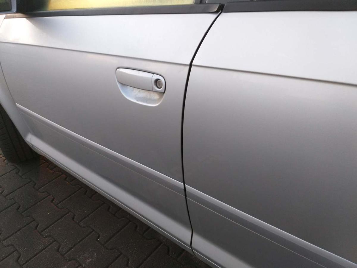 Audi A3 8P original Tür vorn links LX7W Eissilber 5-Türer Bj.2007